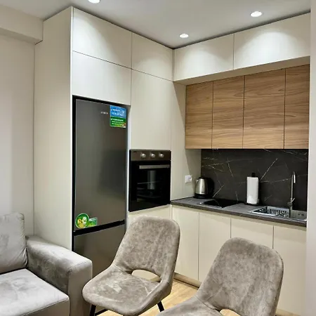 E&r At Myslym Shyri 호텔 티라나