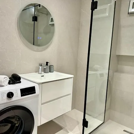 E&r At Myslym Shyri 호텔 티라나