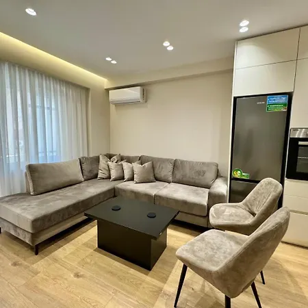 E&r At Myslym Shyri 호텔 *