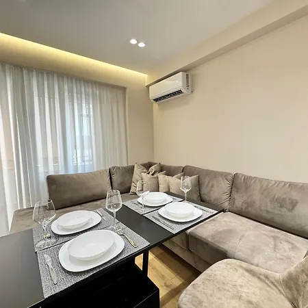 호텔 E&r At Myslym Shyri 티라나