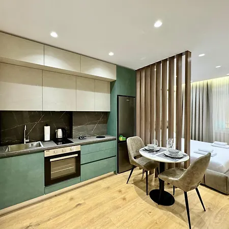 E&r At Myslym Shyri 호텔