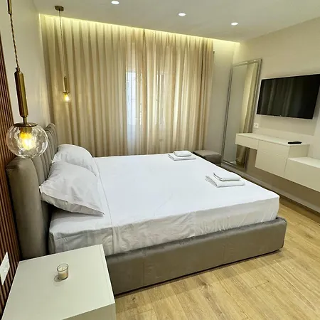 호텔 E&r At Myslym Shyri