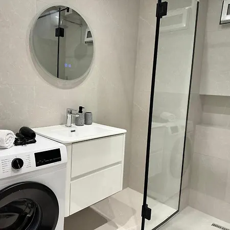 E&r At Myslym Shyri 티라나