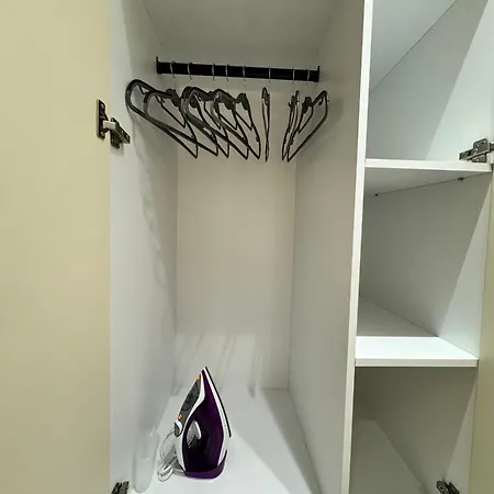 E&r At Myslym Shyri * 티라나