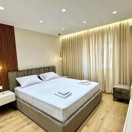 Hotel E&r At Myslym Shyri Tirana