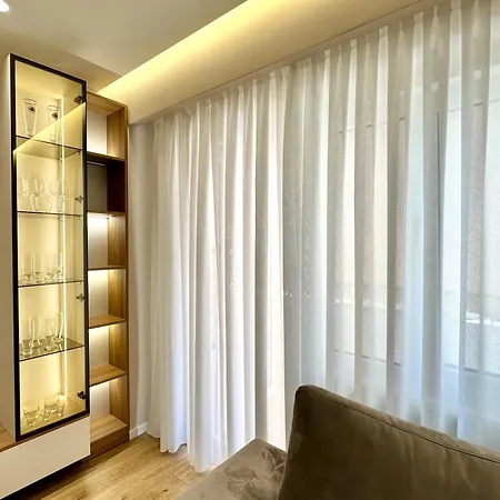 E&r At Myslym Shyri *