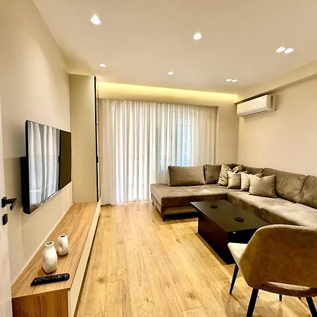 E&r At Myslym Shyri 호텔 티라나