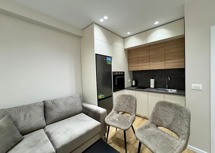 E&r At Myslym Shyri ホテル