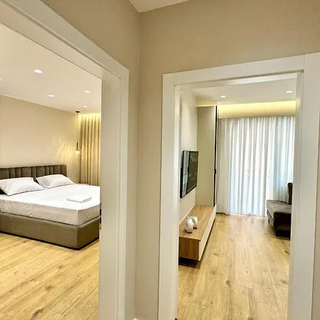 Hotel E&r At Myslym Shyri