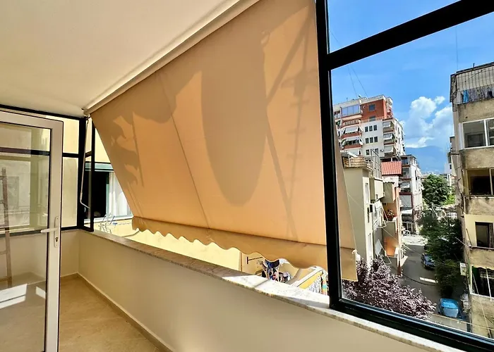 E&r At Myslym Shyri Hotel *