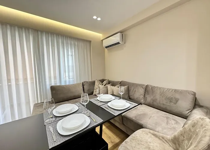 Hotel E&r At Myslym Shyri Tirana