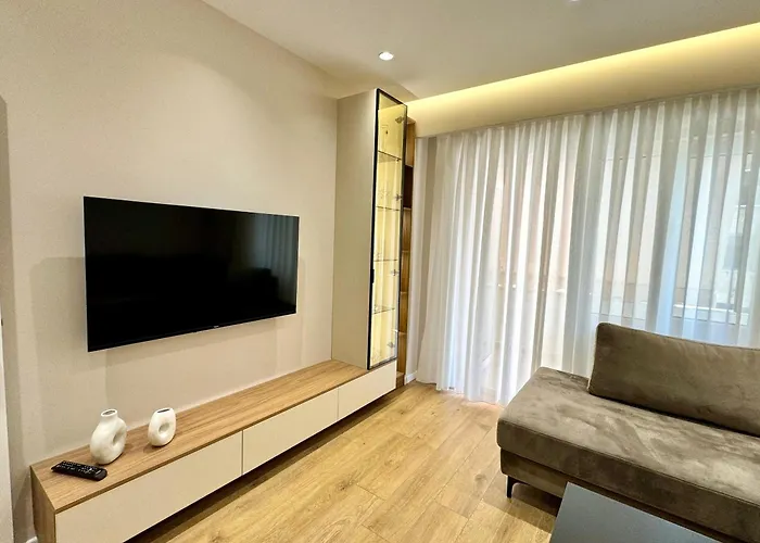 Hotel E&r At Myslym Shyri Tirana